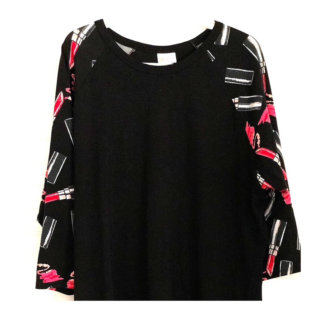 LuLaRoe Randy with lipstick on sleeves
